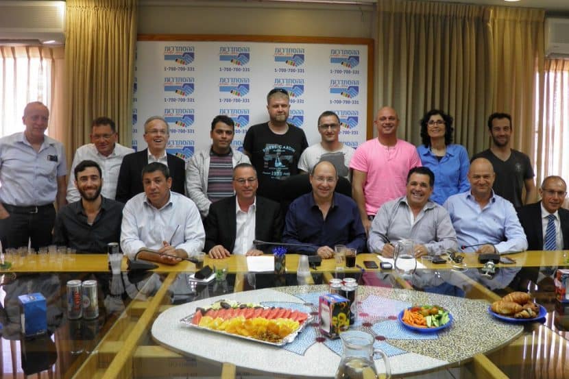 מעמד החתימה // צילום: אילן בשור