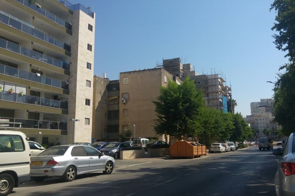 רחוב הדרור יבנה // צילום רונן דמארי