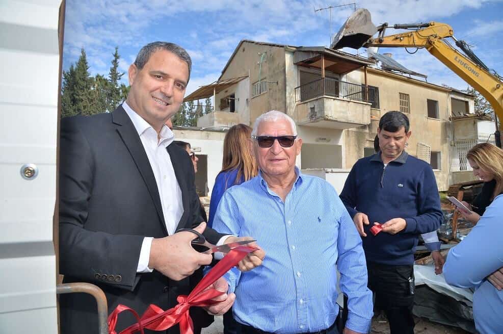אלי אלעזרא ונגר כדורי // צילום: גבי מימון