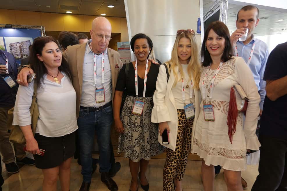 אדריכלית מיכל שרבט, ממתגת הערים שיר הספרי, מהרטה ברוך-רון סגנית ראש עיריית תל-אביב יפו, אסטרטג הנדל"ן עמית דובקין, אשת התקשורת השיווקית ועורכת "מגדילים" כרמלה קופר // שי שבירו