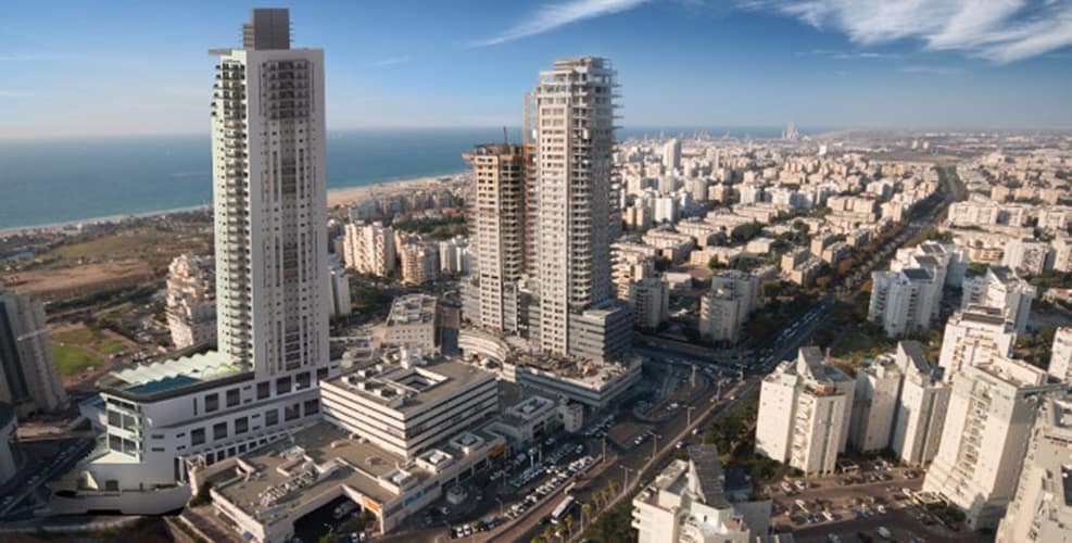 מגדל באשדוד המשלב קומות מסחר, משרדים, בריכת שחיה ומרכז ספורט ליושביו ו 119 דירות יוקרה // תכנון מרש אדריכלים | יזם: י.ח דמרי