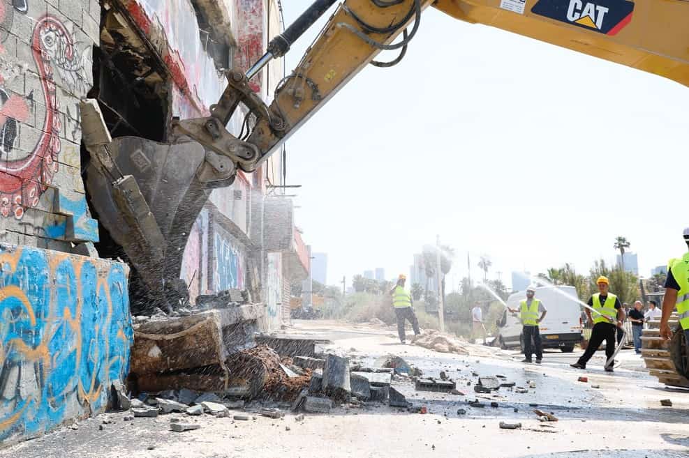 הריסת מבנה הדולפינריום בתל אביב // צילום: גיא יחיאלי