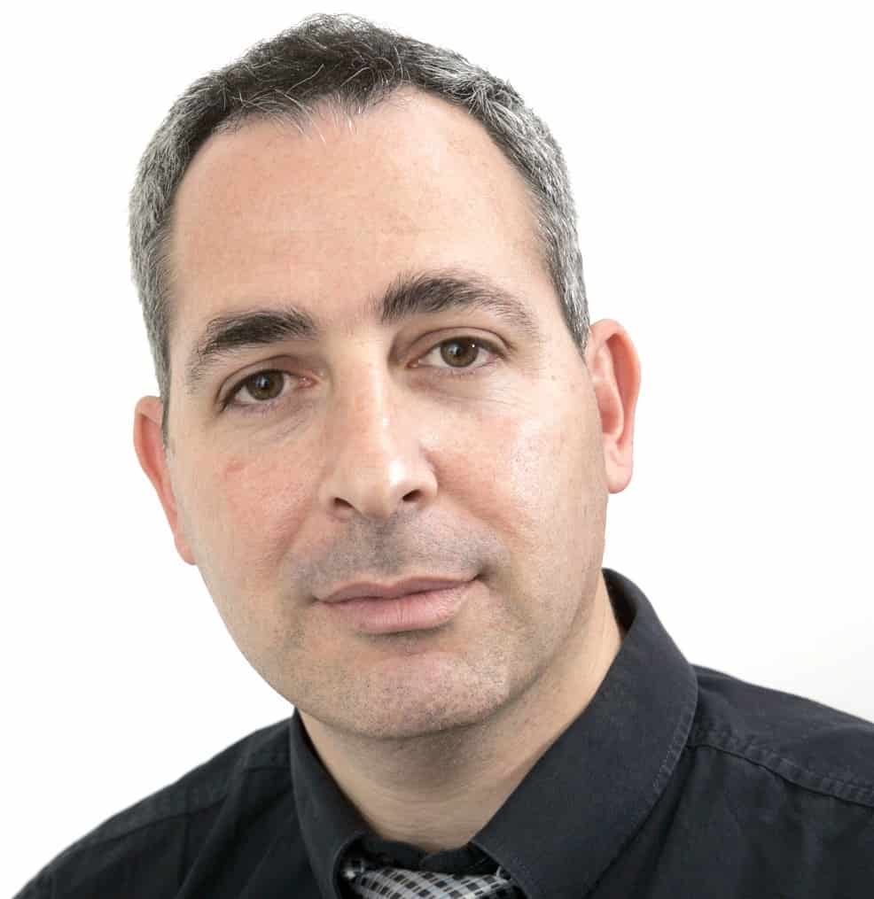 עו"ד צבי שוב - מומחה לתכנון ובניה, נדל"ן והתחדשות עירונית // יחצ