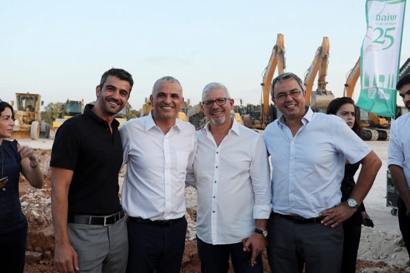 מימין: גיל יבנה, איציק אמסלם, השר משה כחלון, יקי אמסלם // צילום רועי ברפמן