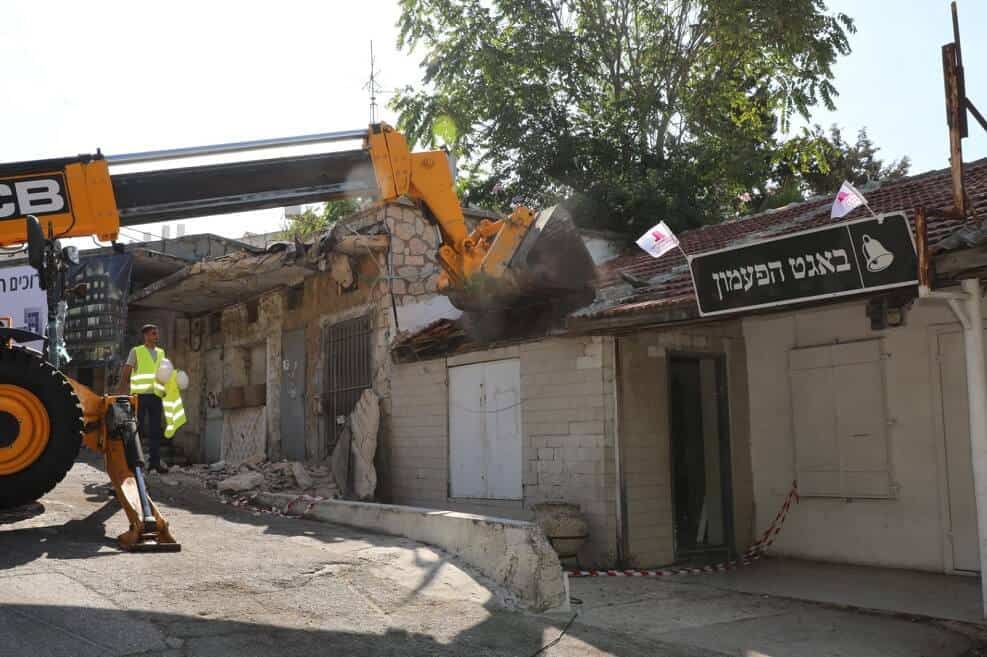 הריסת מבנה לפינוי בינוי בקטמונים צילום: ששון תירם
