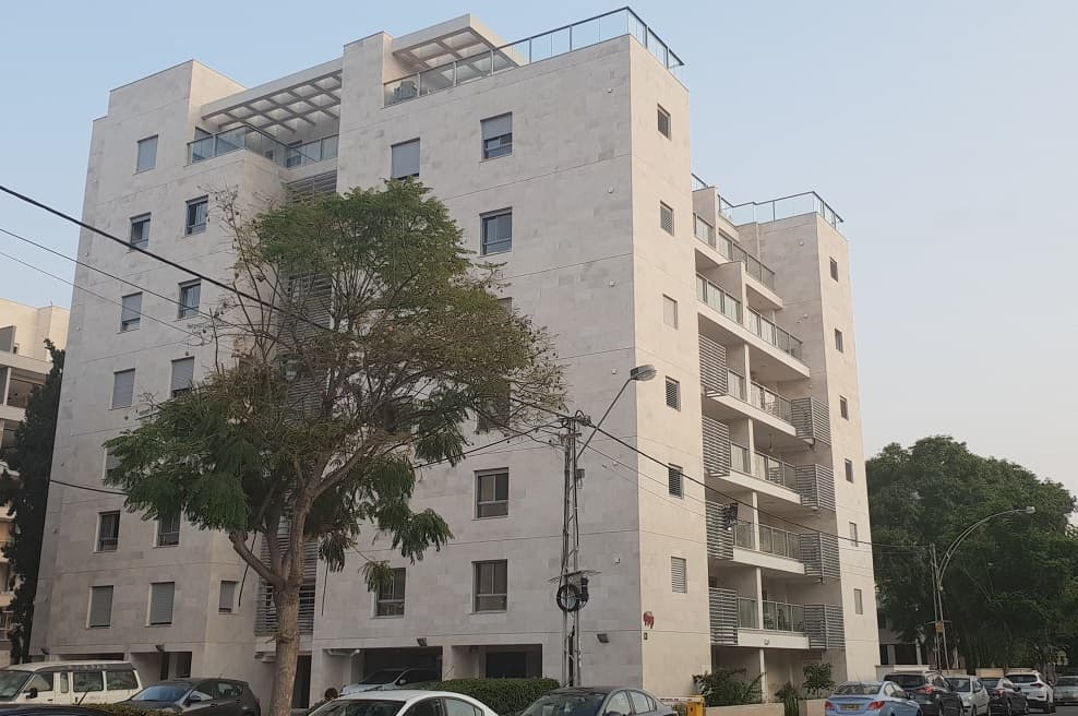 הבנין בהר סיני 6 // צילום: מגדילים