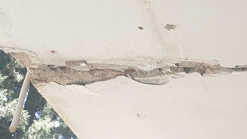 "אם תהיה רעידת אדמה כאן אני לא בטוחה שהבניין יעמוד בה"