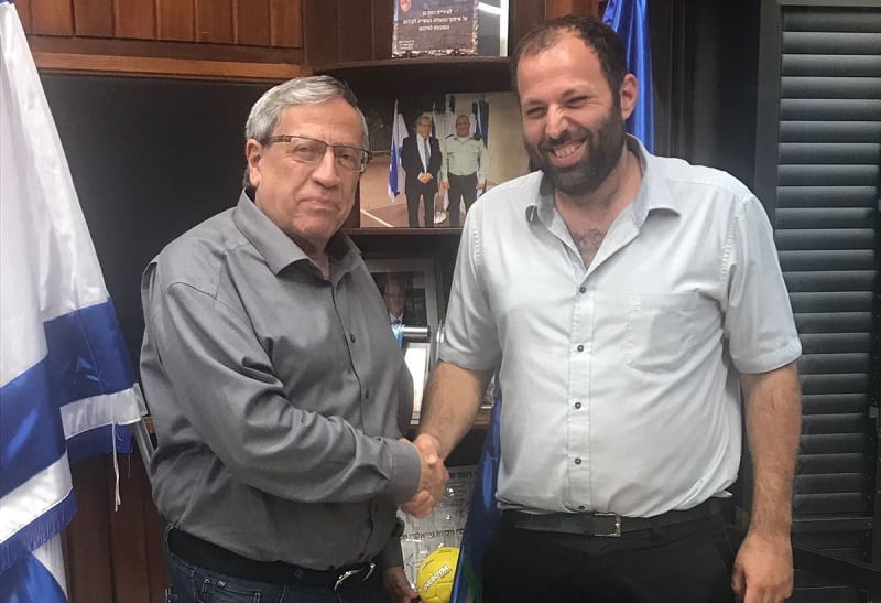 ראש עיריית רמת-גן עם צחי דוד, מנהל מחוז תל-אביב ברשות מקרקעי ישראל // באדיבות עיריית רמת גן