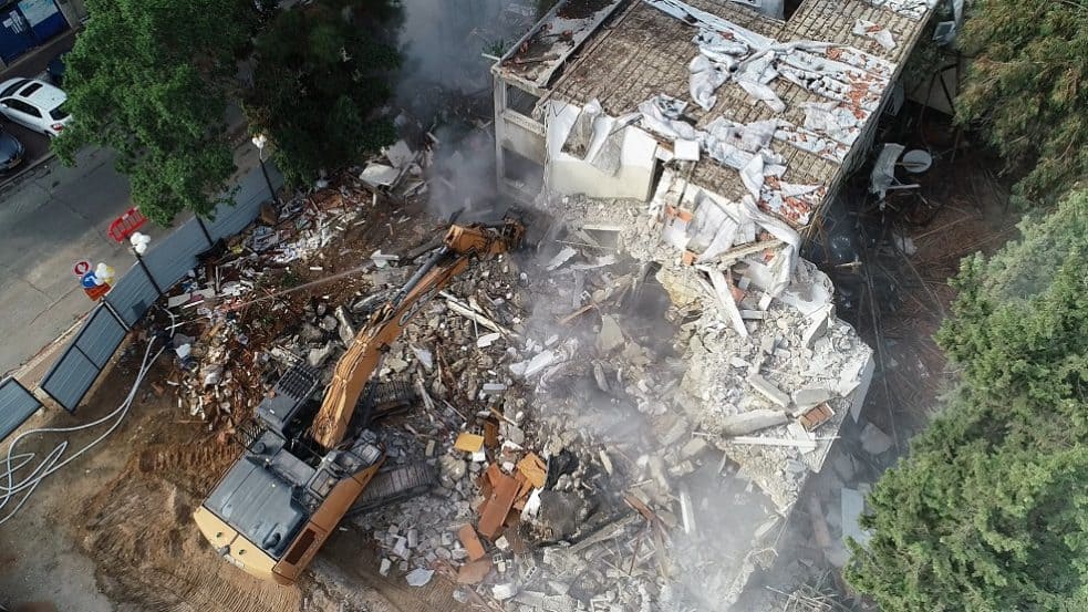 פינוי בינוי גבעתיים | הריסת המחסנים בפינוי בינוי שדה בוקר של מטרופוליס // צילום: reachout.co.il
