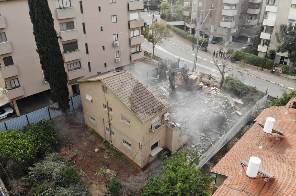 הריסת הבנין בפינסקר 4 הרצליה // באדיבות חברת קידר מבנים