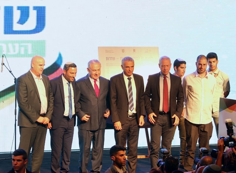 הסכם גג בשדרות במעמד ראש הממשלה // צילום: ששון תירם