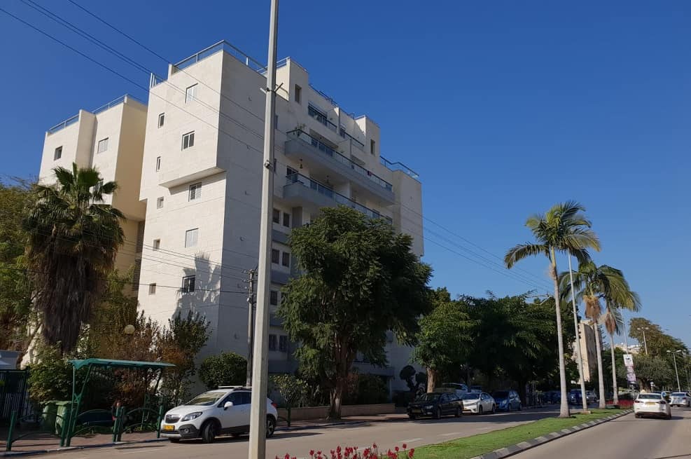ארכיון: בנין ברח' קרן היסוד שעבר תמ"א 38 // מגדילים
