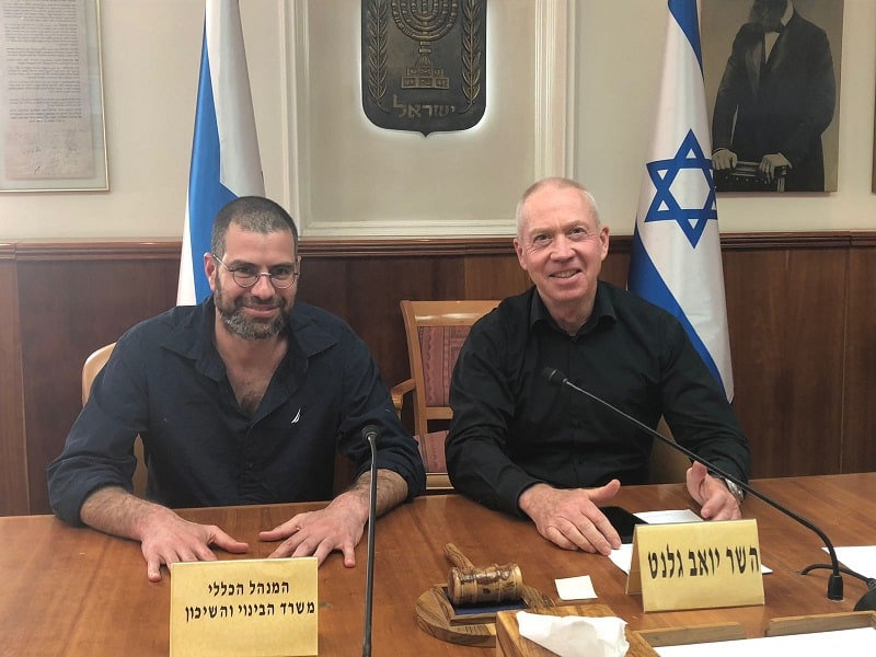 השר גלנט וחגי רזניק // באדיבות משרד הבינוי והשיכון