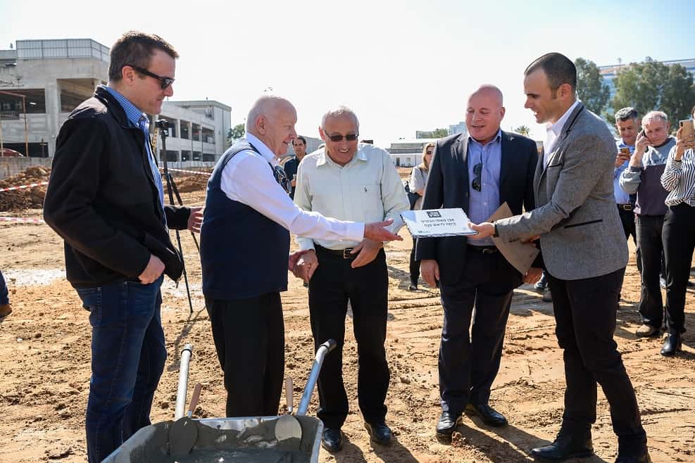 קלמן וצחי סופרין עם יואל ויס ומוטי ששון באירוע הנחת אבן פינה טכנו פארק חולון // צילום: שמוליק חזן