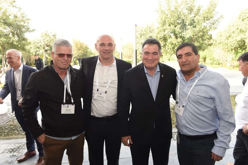 בתמונה מימין לשמאל ניסים פרץ ראול סרוגו גרא קאושנסקי וזאב שרוני // צילום כפיר סיון