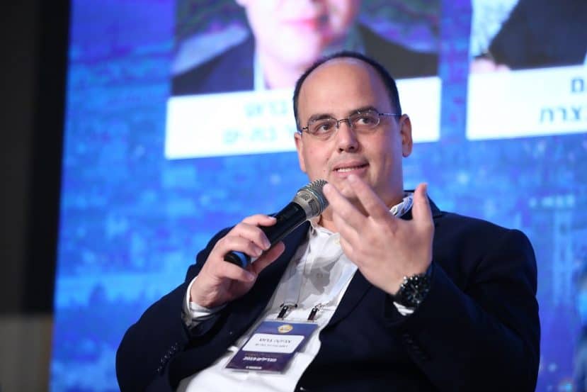 ראש עיריית בת ים צביקה ברוט בכנס מגדילים // צילום דרור סיתהכל