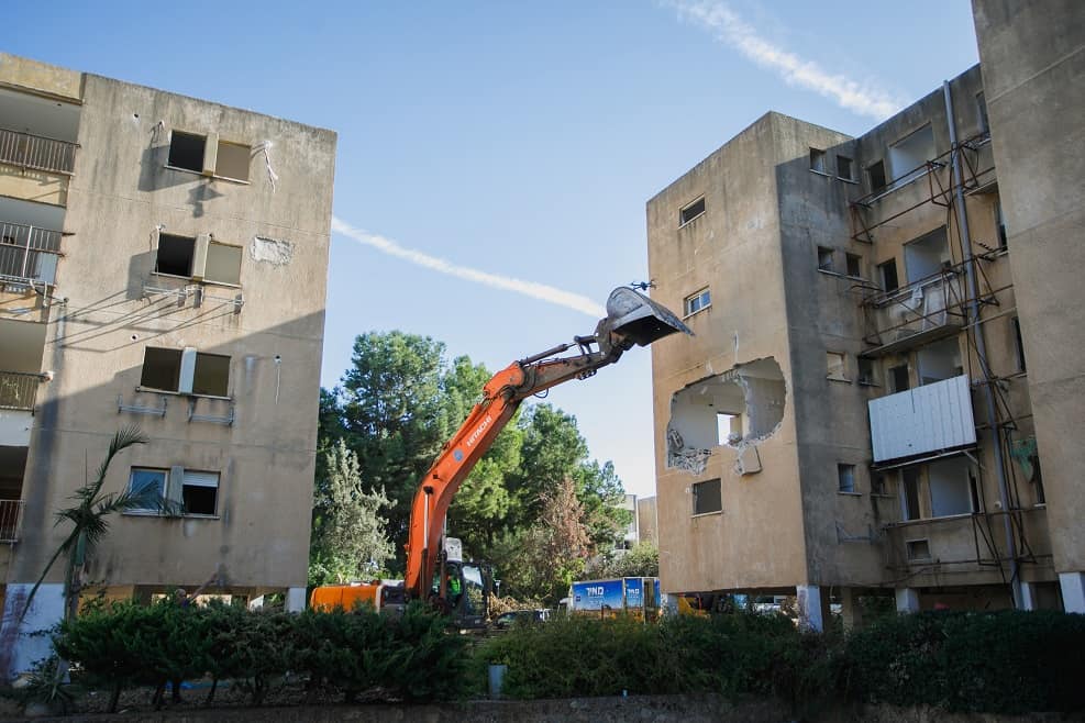 ההריסה במתחם מטרופוליס הרצליה // צילום אמיר גנון 1