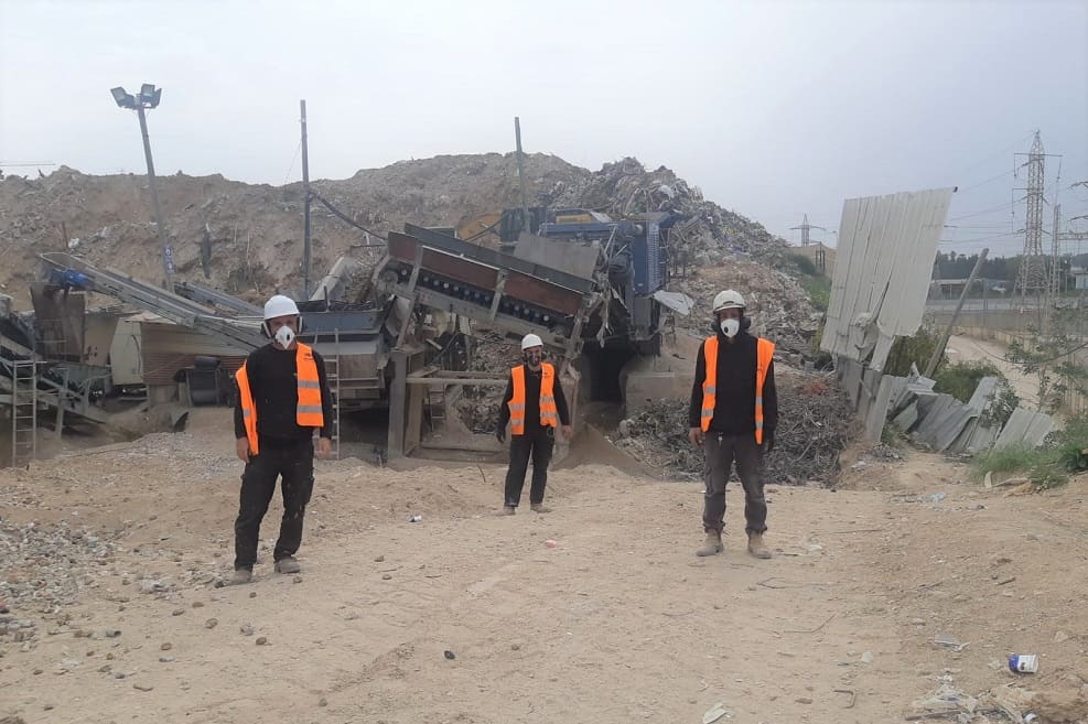 אתר מחלף הסירה של חברת בני וצביקה העוסק במיחזור פסולת // יחצ