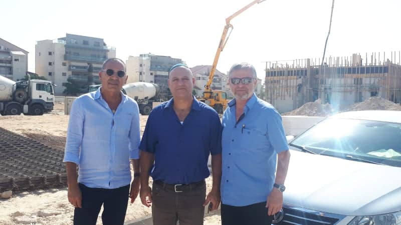 מימין צביקה ליבנה , אילן אליהו ואלי אביסרור // באדיבות ארגון קבלני ההנגב