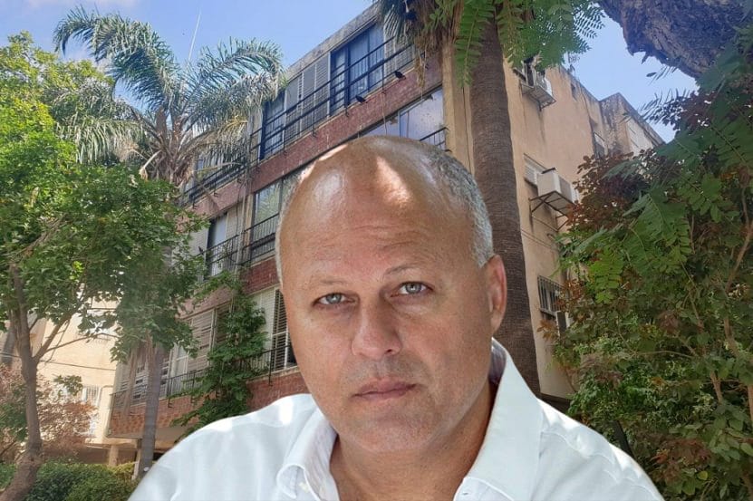 רוני מזרחי // עזרא לוי