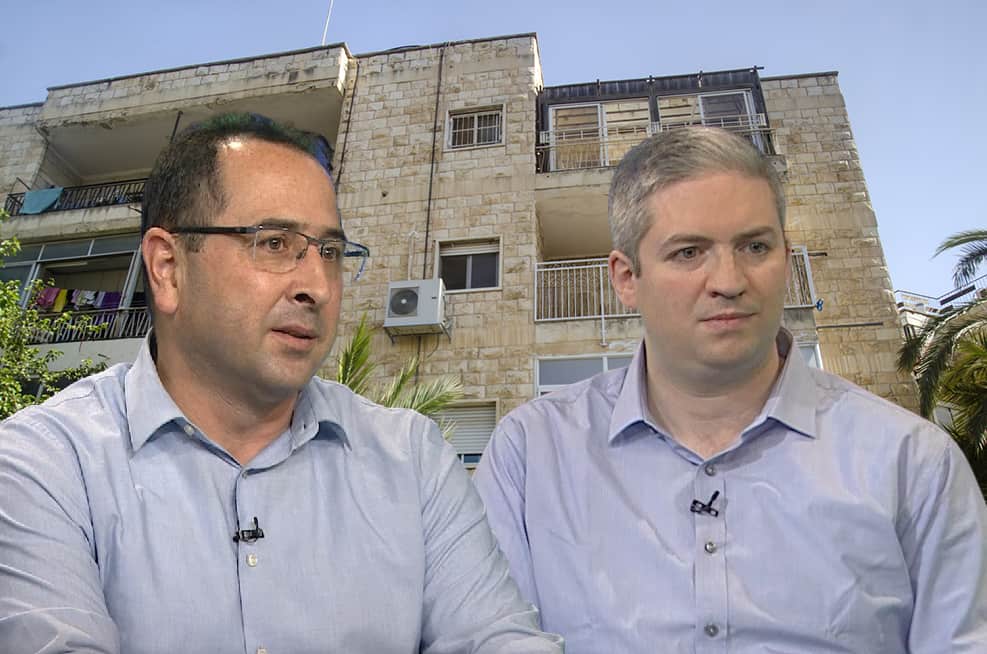 יונה גרין ויואל אבן באולפן מגדילים | depositphotos