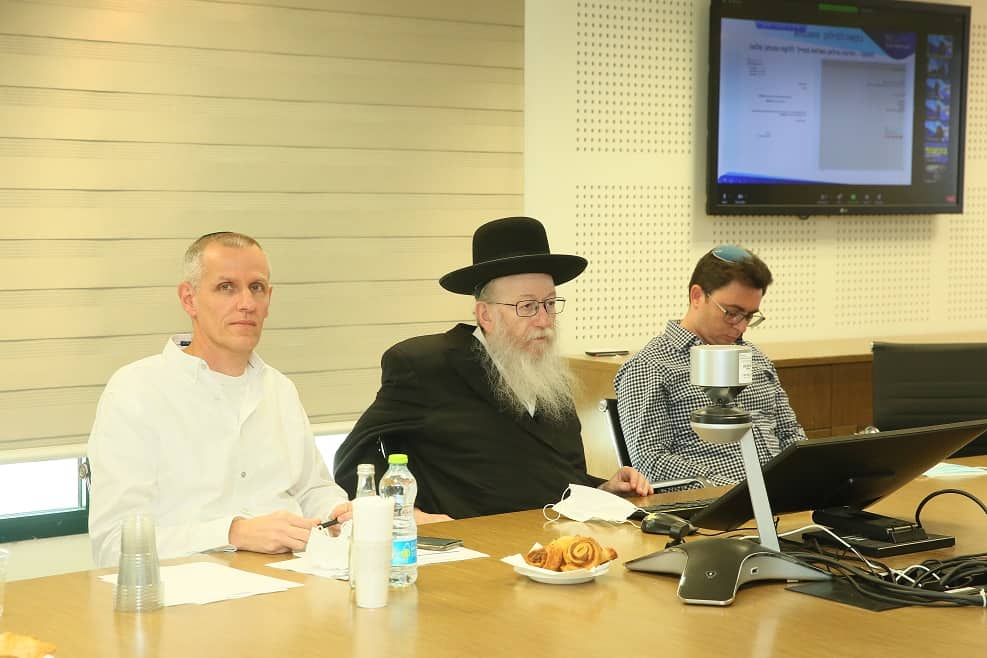 מימין לשמאל - מנכ"ל משרד השיכון יאיר פינס, שר הבינוי והשיכון יעקב ליצמן, מנהל רמ"י ינקי קוינט // צילום: מירי שמעונוביץ