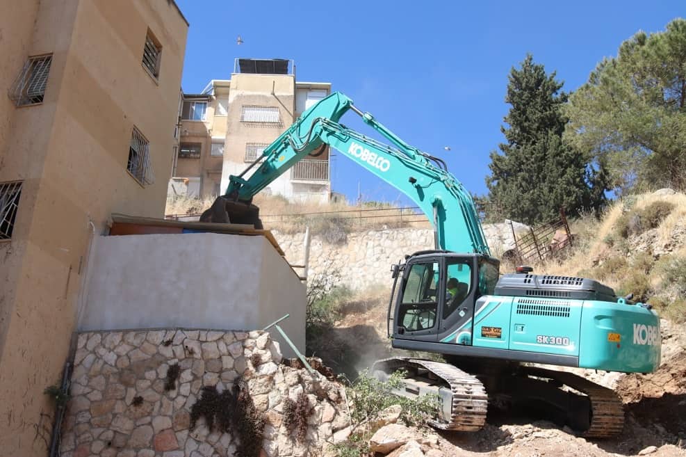 הריסת הבניין הישן // צילום: יובל פן