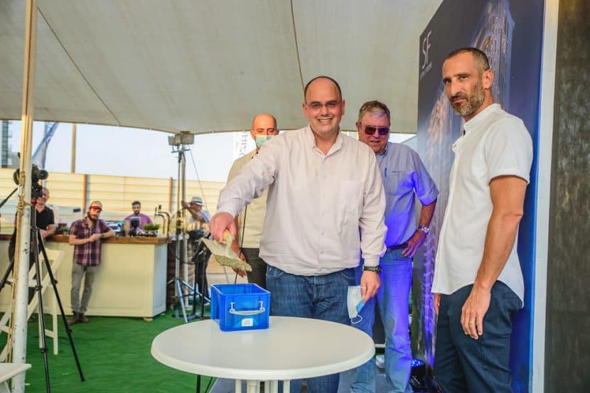 צביקה ברוט // איציק חנוכה