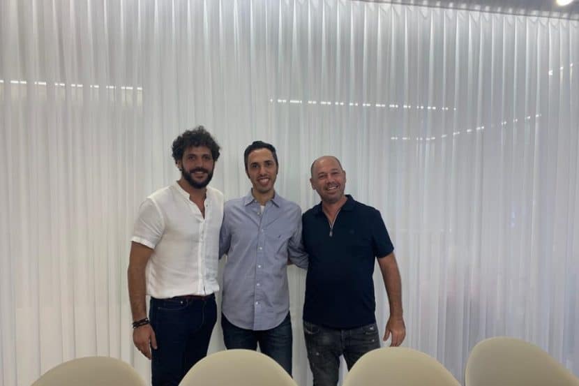 מימין: צחי לביא, עו"ד אודי ויקל ואוהד אלון