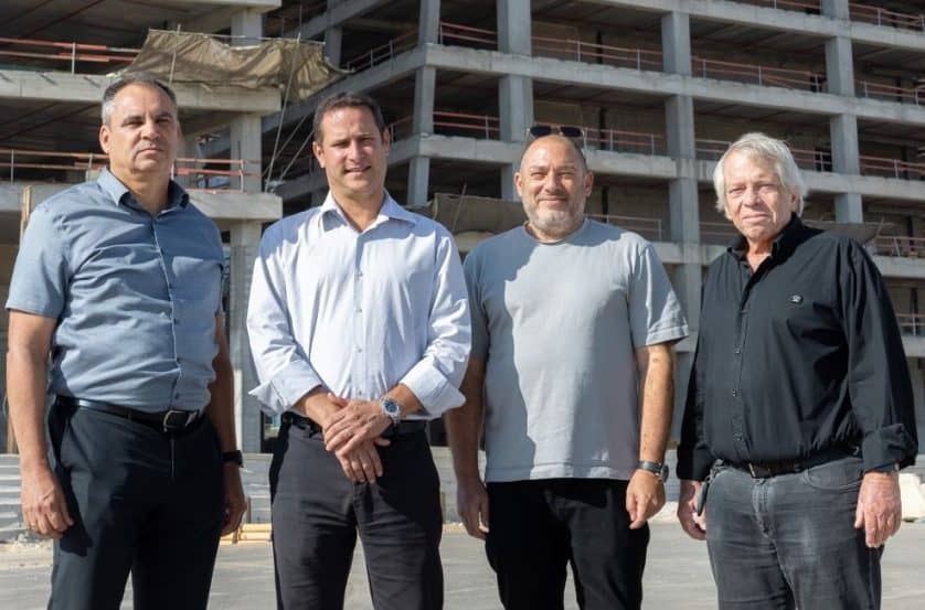 מימין: אדר' משה צור, יוסי פרשקובסקי, רז קינסטליך וצחי הרץ // צילום איתמר אייל