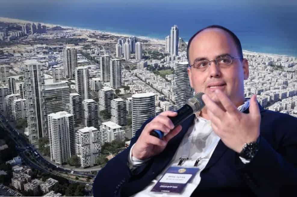 צביקה ברוט ראש עיריית בת ים // צילום: דרור סיהתכל | הדמיית אזור העסקים בת ים // באדיבות עיריית בת ים