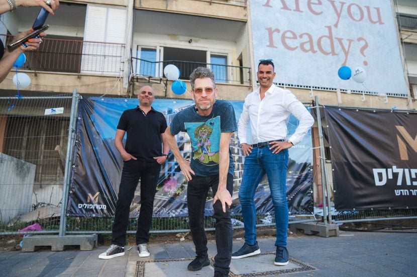 מימין: עמיר שאלתיאל יור קבוצת אלדר, ירמי קפלן ואודי בלום מנכ"ל חברת מטרופוליס באירוע ההריסה // צילום: ינאי אלפסי