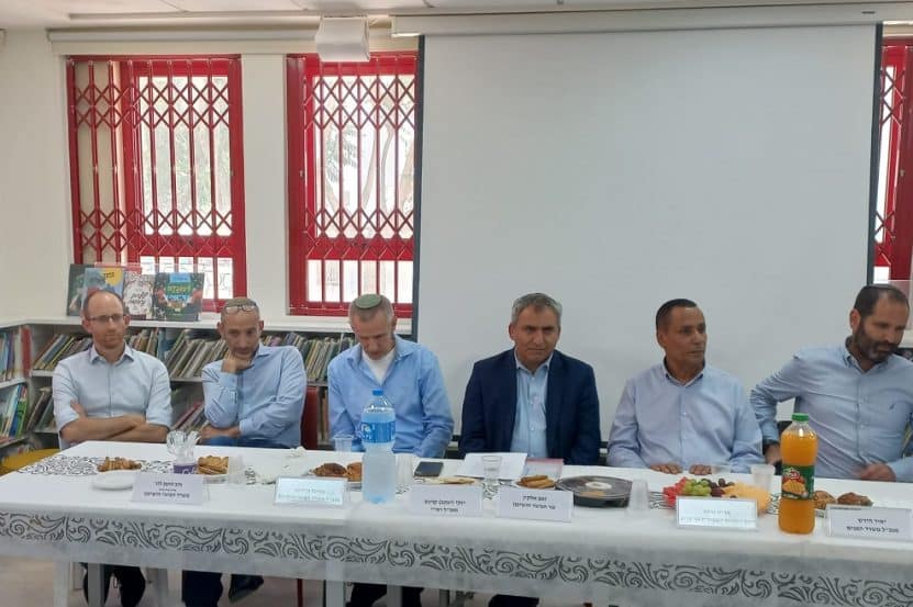 חתימת ההסכם בישוב בני עי"ש // צילום: דוברות משרד הבינוי והשיכון
