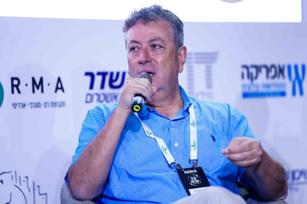 ישראל גל בכנס "מגדילים" // צילום: דרור סיתהכל