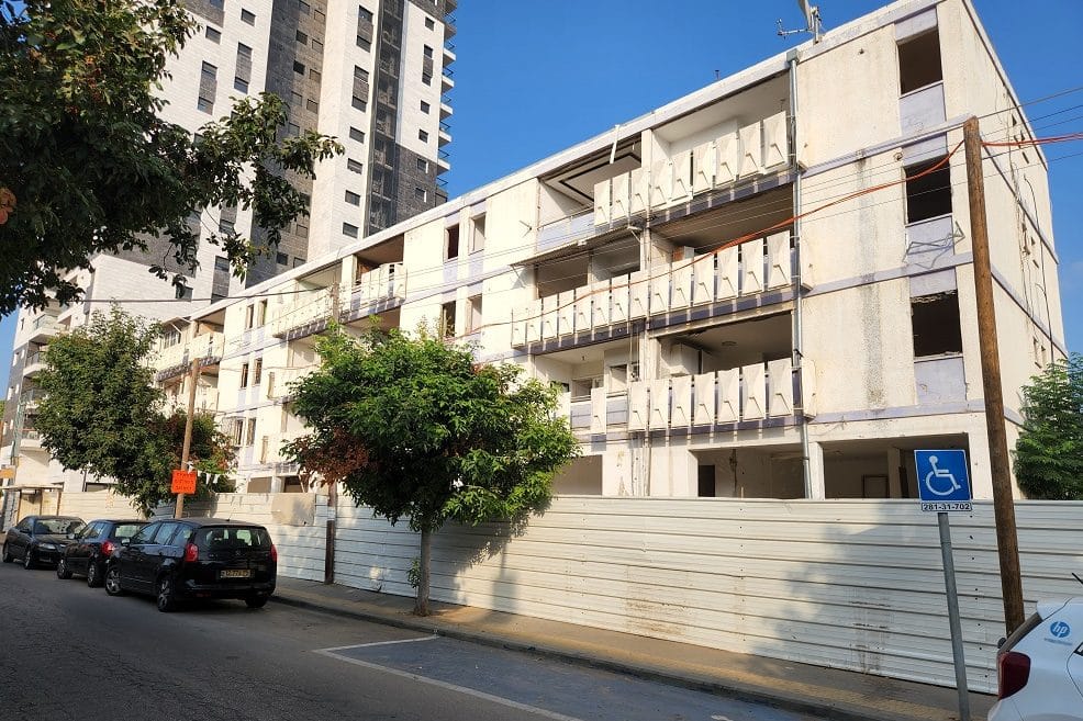 הבניינים הישנים ביבנה // צילום: רונן דמארי