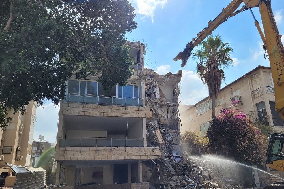 הריסת הבניין הישן // באדיבות חברת גני טל