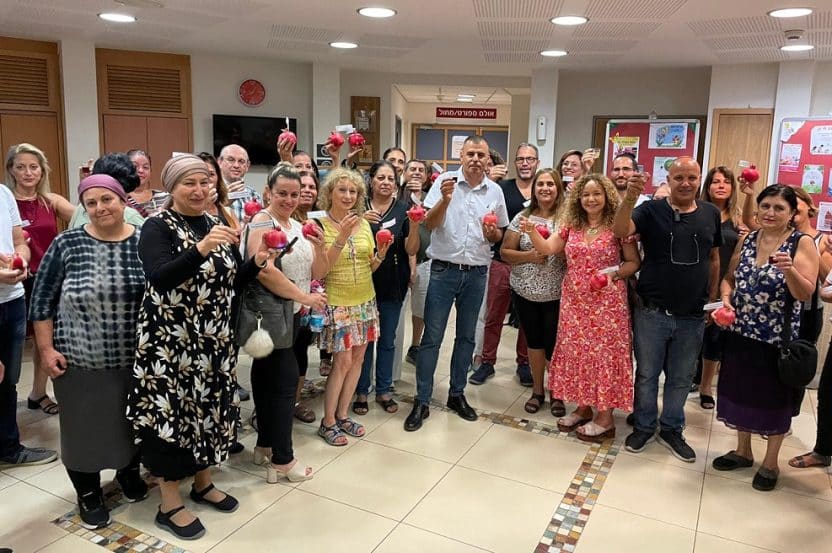 ראש העיר עם תושבי השכונה // באדיבות דוברות העירייה