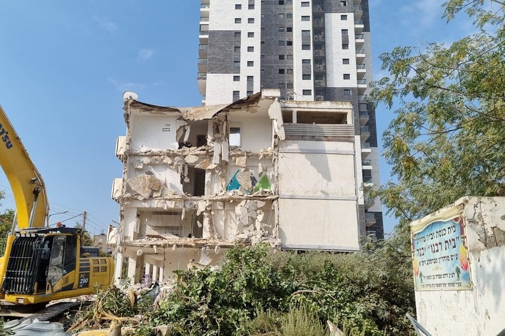 הריסת המבנה // באדיבות גרופית