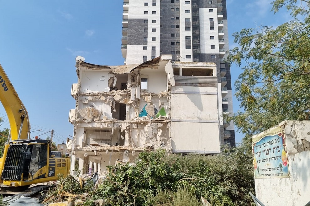 הריסת המבנה // באדיבות גרופית