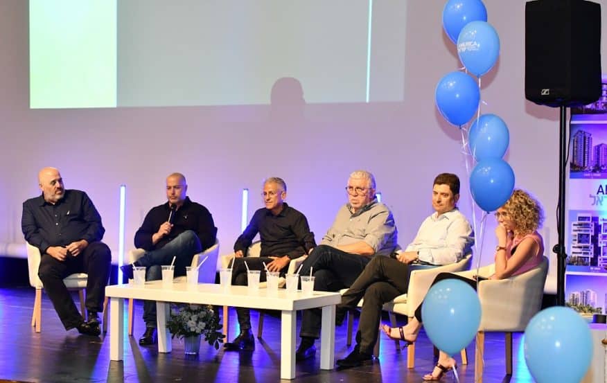 מימין עו״ד הילה סלומון, איבגני טנצר, אדריכל דני בסנוסוף, דרור תורן, אודי רז, יניב זינגר // צילום מתן שמוע