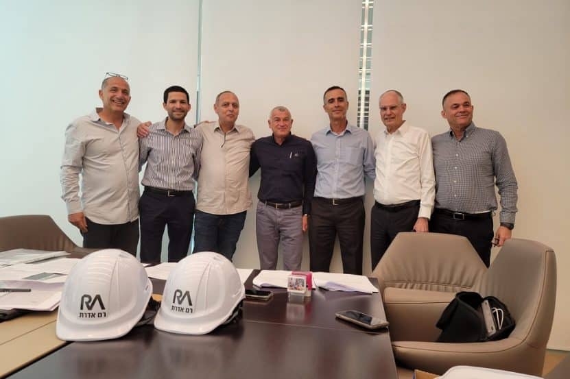 מעמד החתימה על הסכם רכישה // יחצ