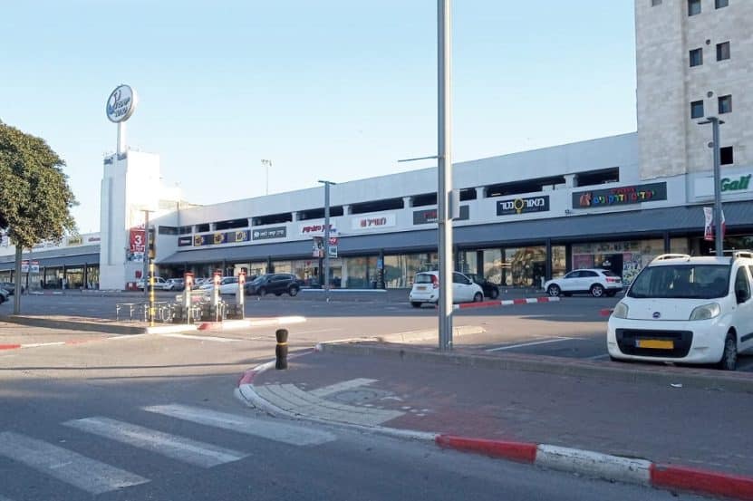 פאוור סנטר נס ציונה // צילום: זיו גולדפישר