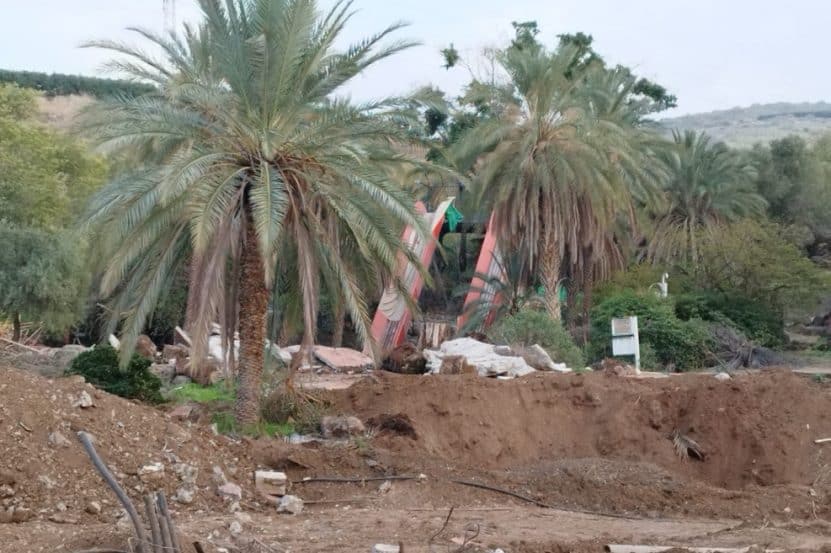 הריסת הלונה גל בחוף גולן בכינרת // צילום: חברת דוגל