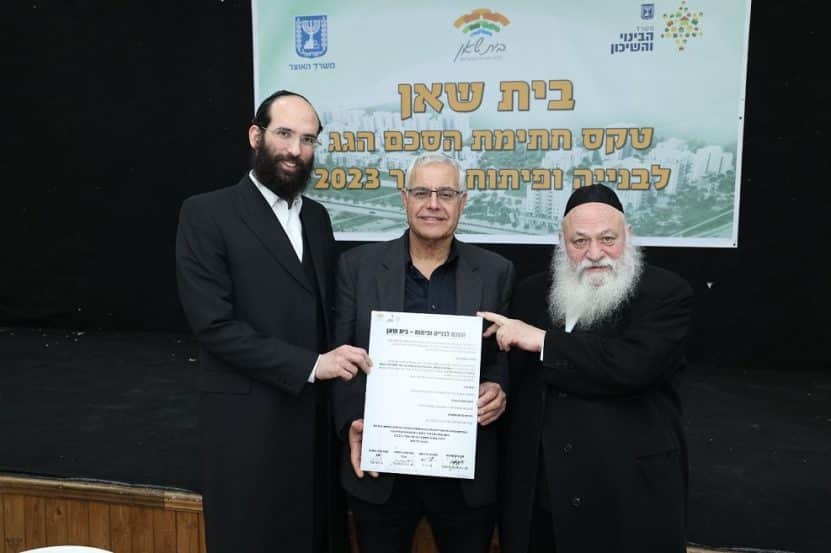 מימין: הרב יצחק גולדקנופף, ג'קי לוי ויהודה מורגנשטיין // צילום: דודו כהן