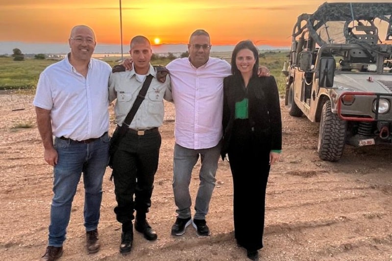 מימין: איילת שקד, עמוס דבוש-מנכל קרדן נדלן, סאל עומר סולימאן- מגד 12, אייל אוהב ציון- מנכל אלהר // באדיבות קרדן נדלן