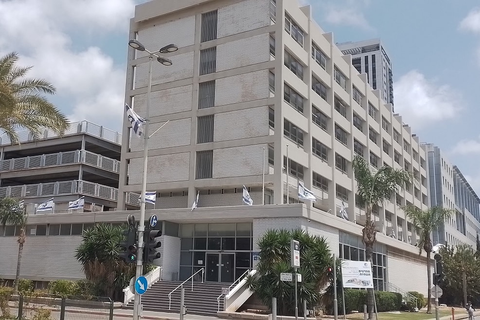 בית המשביר בדרך יגאל אלון // אילוסטרציה // צילום: זיו גולדפישר