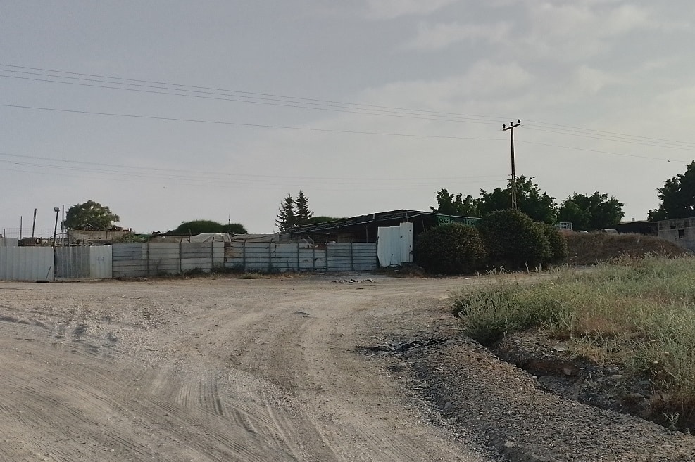 המתחם הבדואי שהוקם שלא כחוק // צילום: זיו גולדפישר