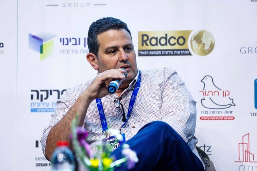 דן גינגיס בכנס מגדילים // צילום: דרור סיתהכל