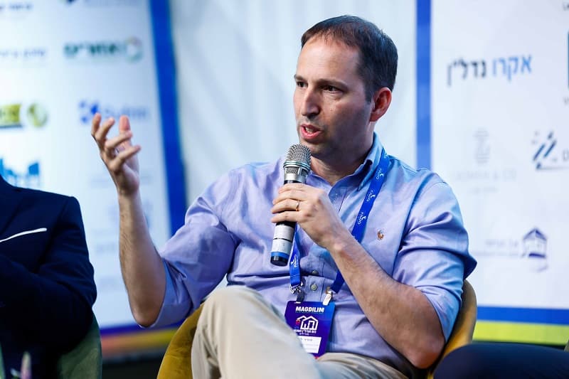 אמיר לוטן בכנס מגדילים // צילום: דרור סיתהכל