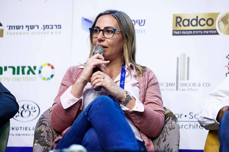 עו"ד רויטל סולוביי בכנס מגדילים // צילום: דרור סיתהכל